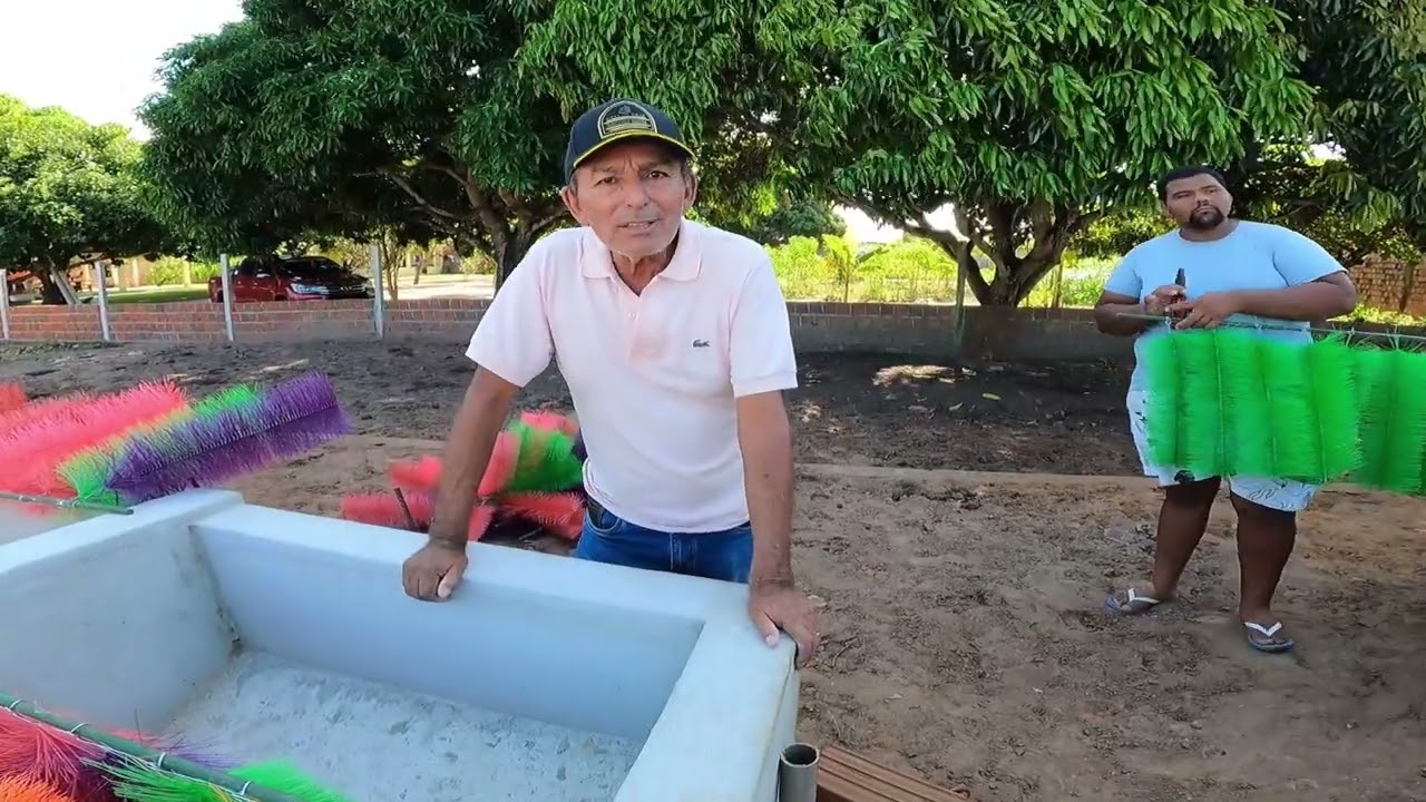 veja só pessoal, instalação das escovas + tanque que servira de despejo da água do sistema!