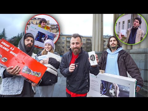 ვჭრით ყურსასმენებს და ვარიგებთ საჩუქრების ქუთაისში