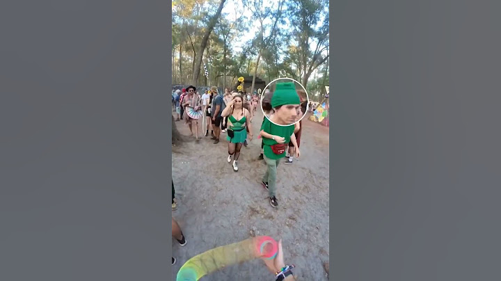 Slinking everyone who walks by #slinkytricks #musicfestival #slinky