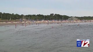Full People find ways to stay cool during the heat News
