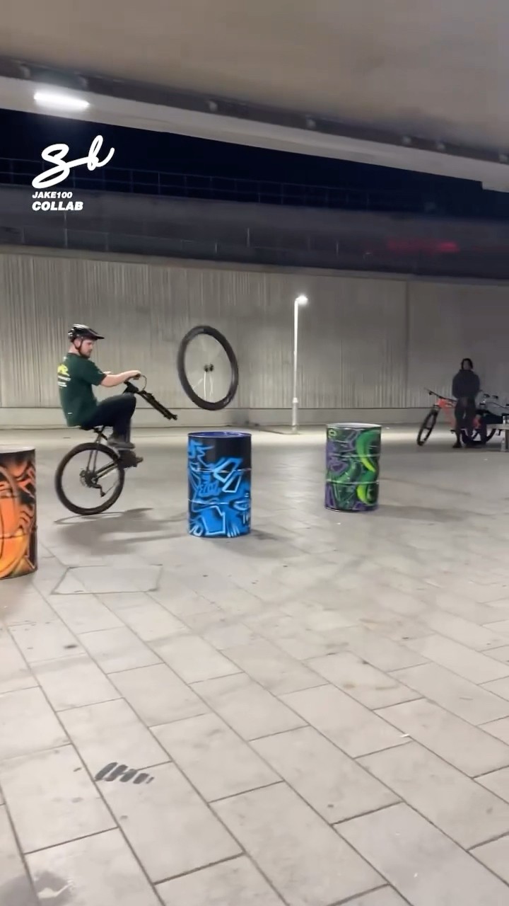 This guy doesn't even need two wheels ? #bikes #stunts #tricks