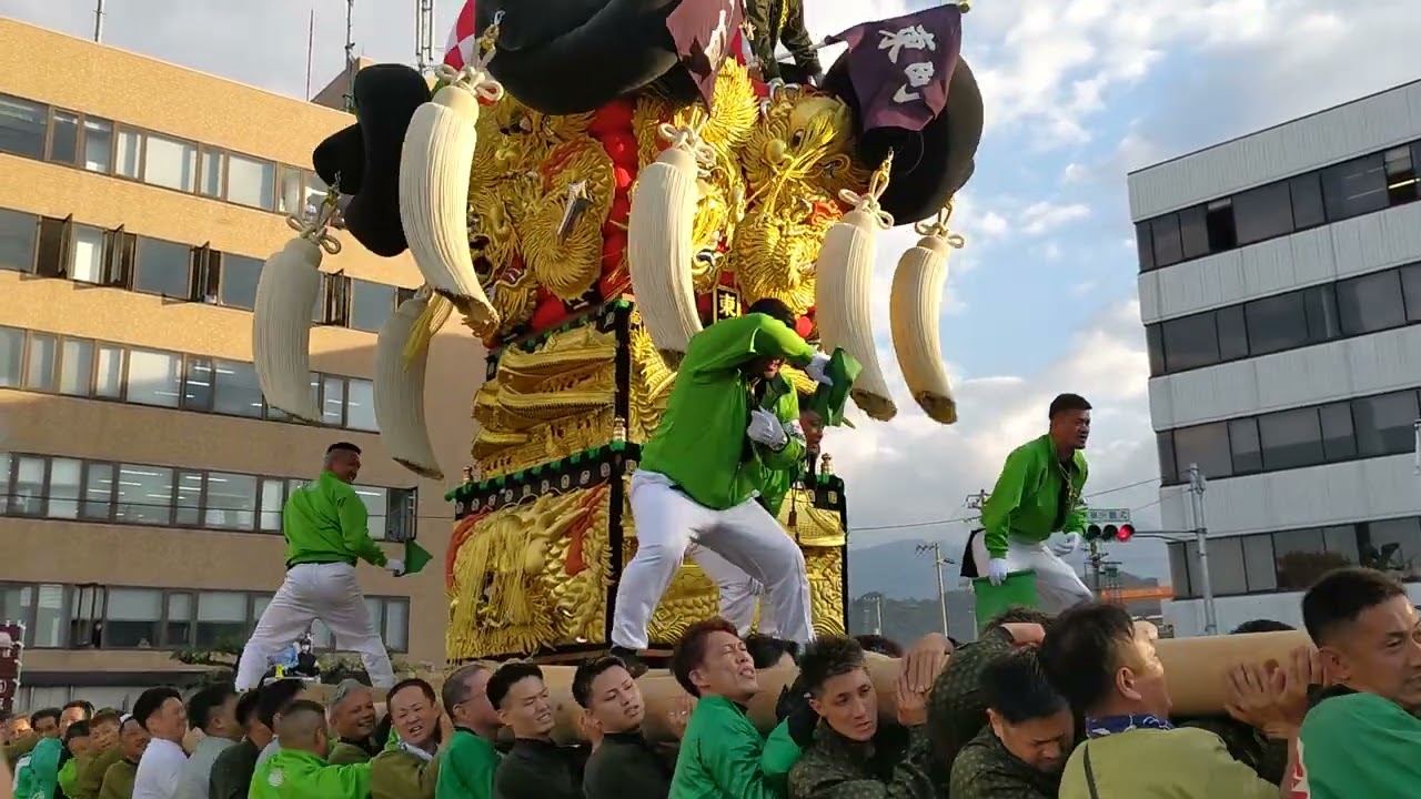 新居浜太鼓祭り2023】工場前かきくらべ 東町太鼓台 - YouTube