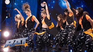 Fetele din Asociația Love to Dance au umplut scena de energie pozitivă! | Românii Au Talent S14