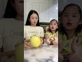 Membelah apel dengan cara di ukur  mommy mommylife mommyvlogger  shortfunny mom3kids