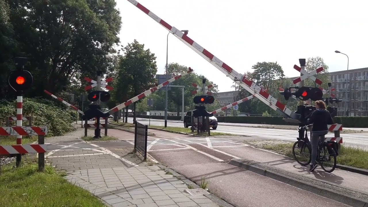 Spoorwegovergang Groningen // Dutch Railroad Crossing