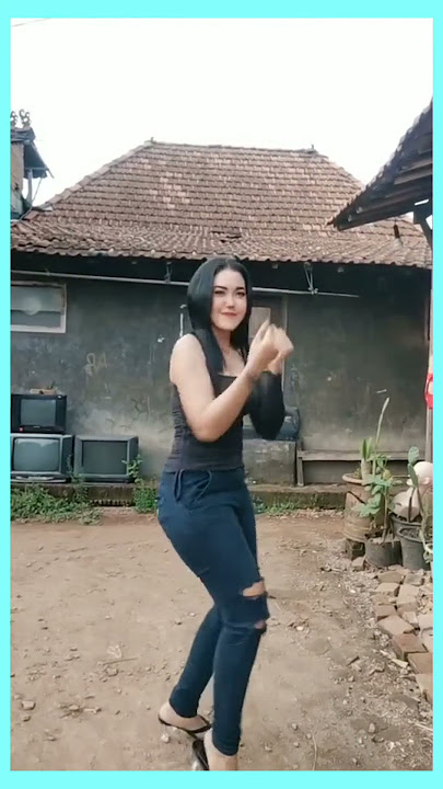 Goyangan nya celana jeans hitam uhhuyyy .
