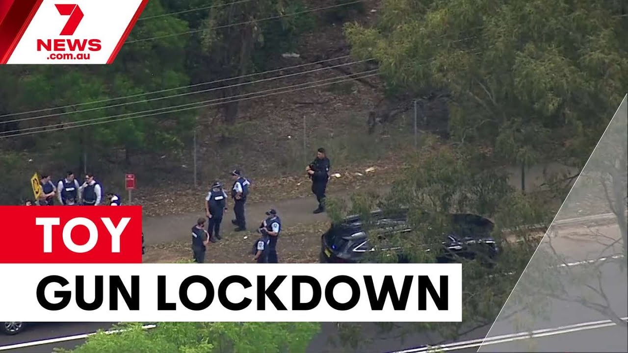 Sydney schools locked down over toy gun scare | 7NEWS - YouTube