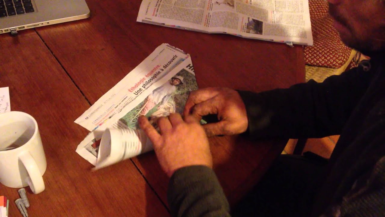 Diwan Kemper - Faire des cornets de châtaignes pour le marché de noel à Locronan 2015