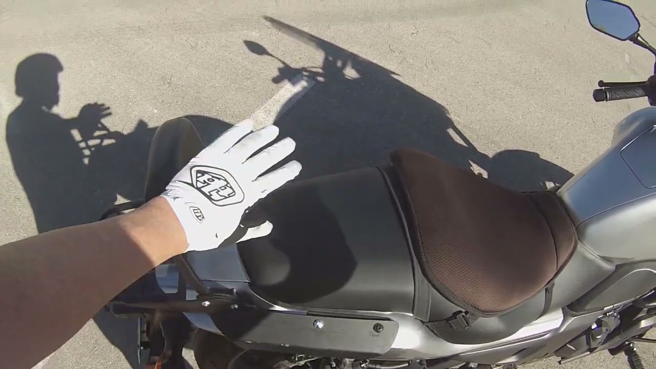 Honda CTX 700 Passenger Backrest and Luggage Rack Review - YouTube オートバイリアラゲッジラッ オートバイのバックレストシシーバー荷物ラックのラック 為に CTX700 CTX700D CTX700N