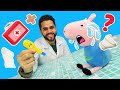 Vamos montar um kit médico com George e Doutor Lucas! Brincadeiras infantis em português