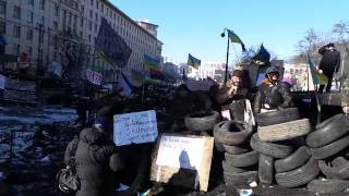 2 02 14 Украинские женщины стыдят солдат ВВ и Беркут словами Лины Костенкоundefined