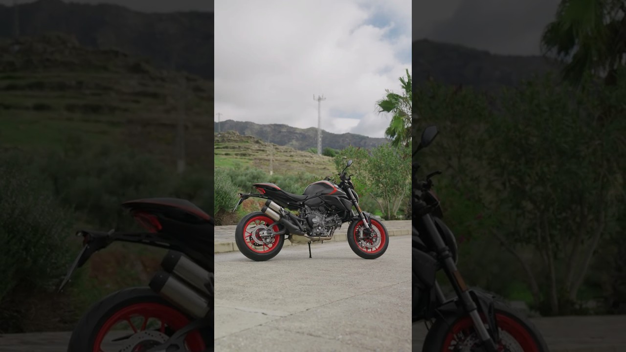 When you just parked, but your bike gives you that "it's photo-shoot-time" look 🤳