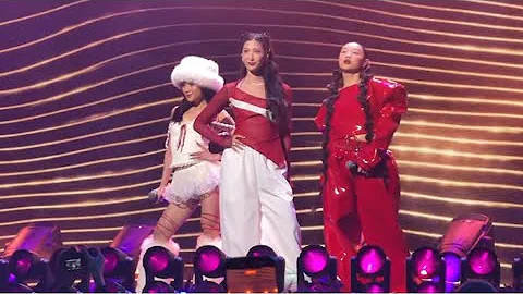 HUNTR/X - GOLDEN (Ejae, Rei Ami, Audry Nuna) Jingle Ball Performance