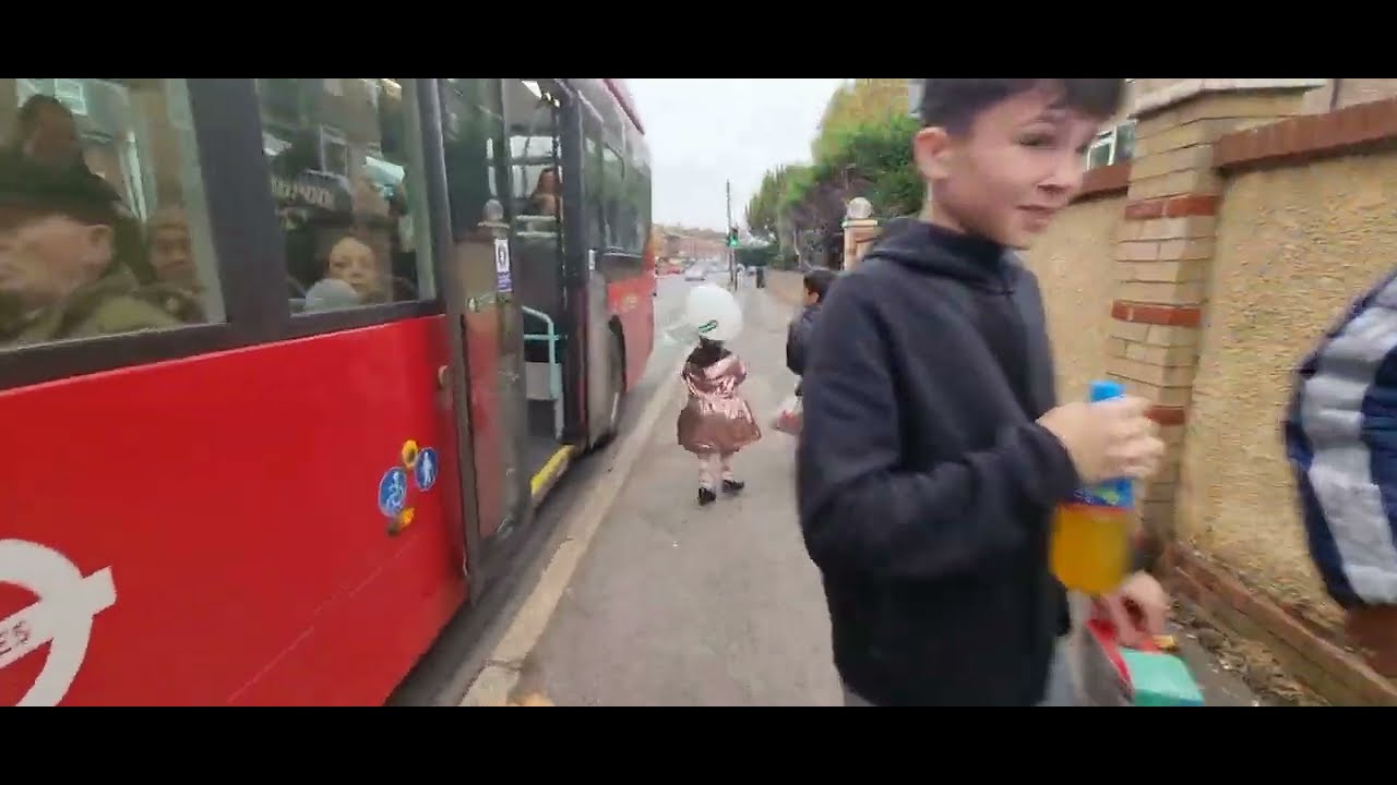 LG71DTV ON 290 TO TWICKENHAM (EV bus ride)