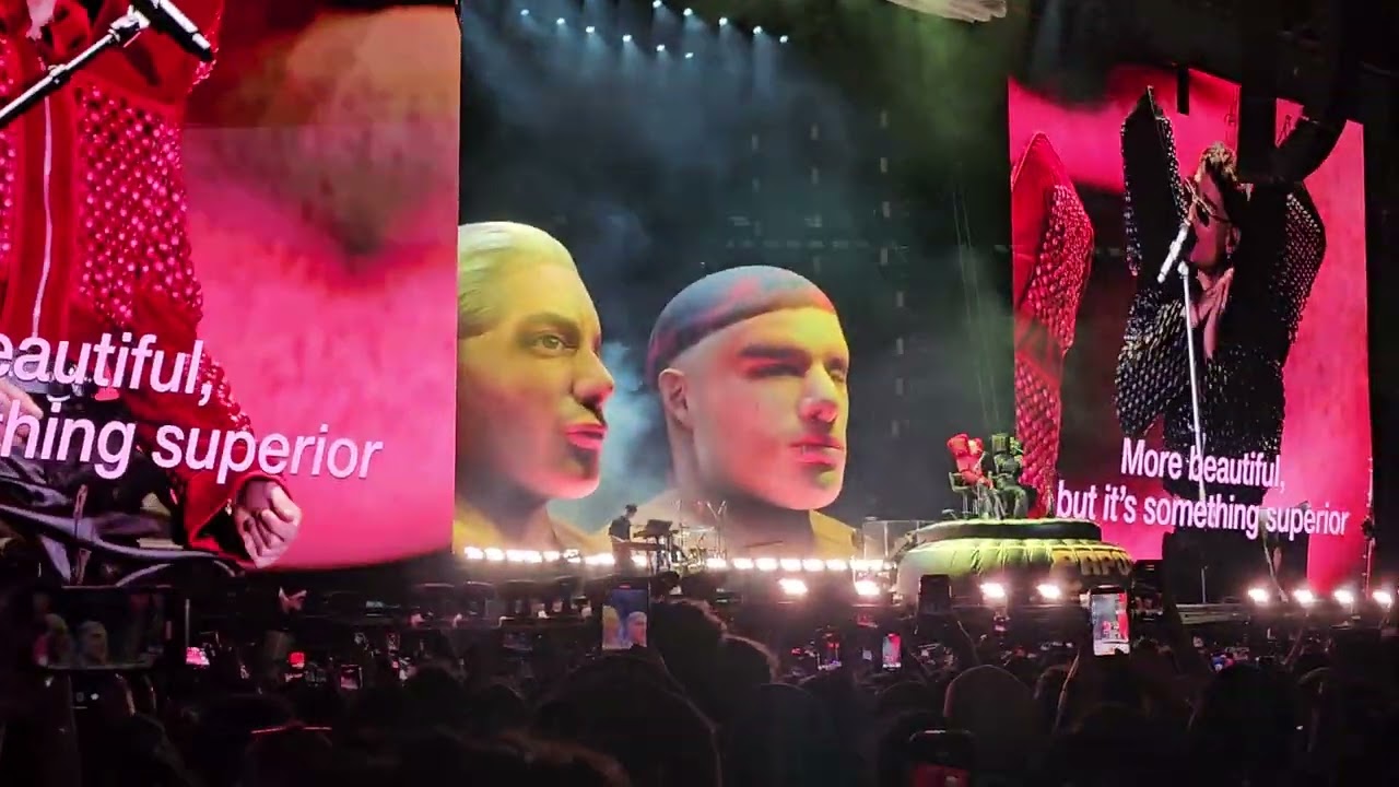 Ca7riel y Paco Amoroso - Dumbai , live @ Estadio GNP Seguros Mexico City 9/23/2025