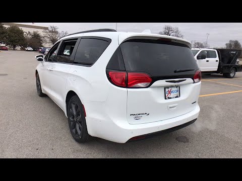 2018 Chrysler Pacifica Louisville KY C8595