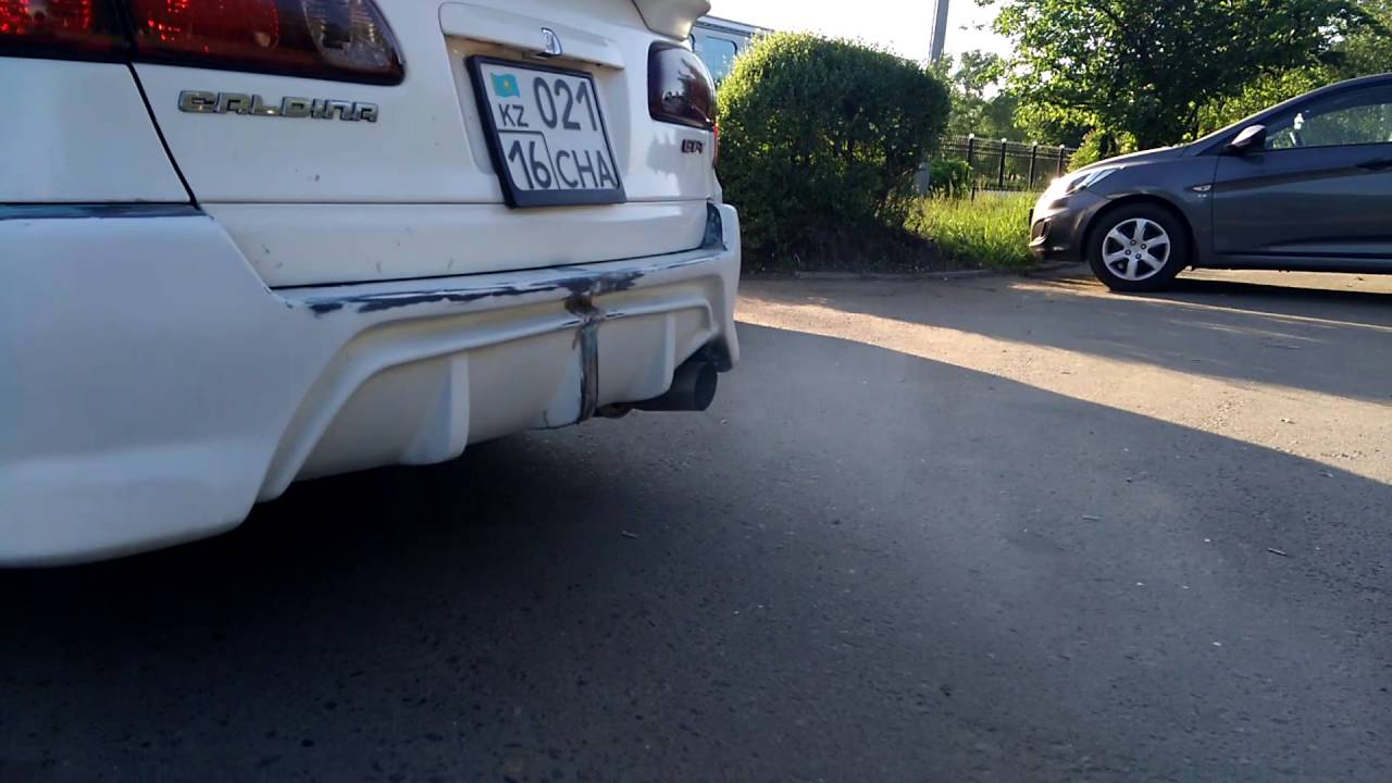 Дымит на холостых - YouTube