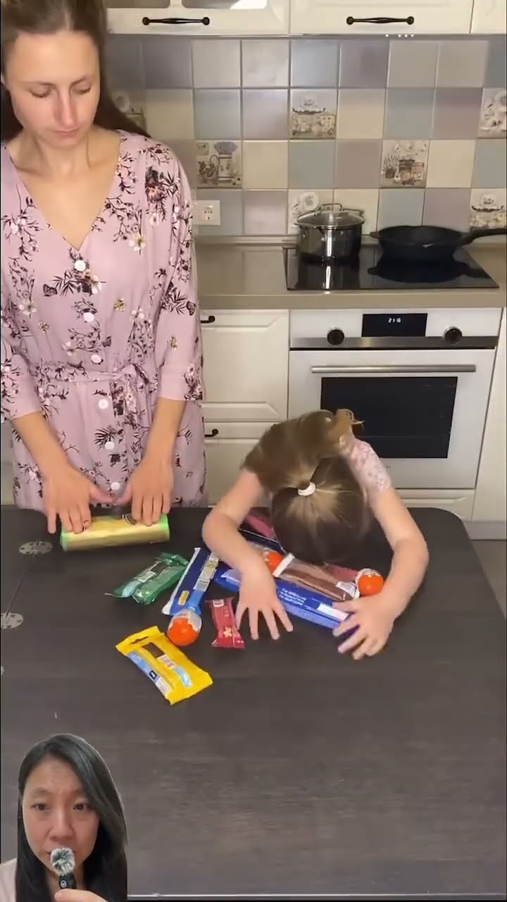 KATANYA MAU BANTUIN MAMA TERNYATA AMBIL CEMILAN ?