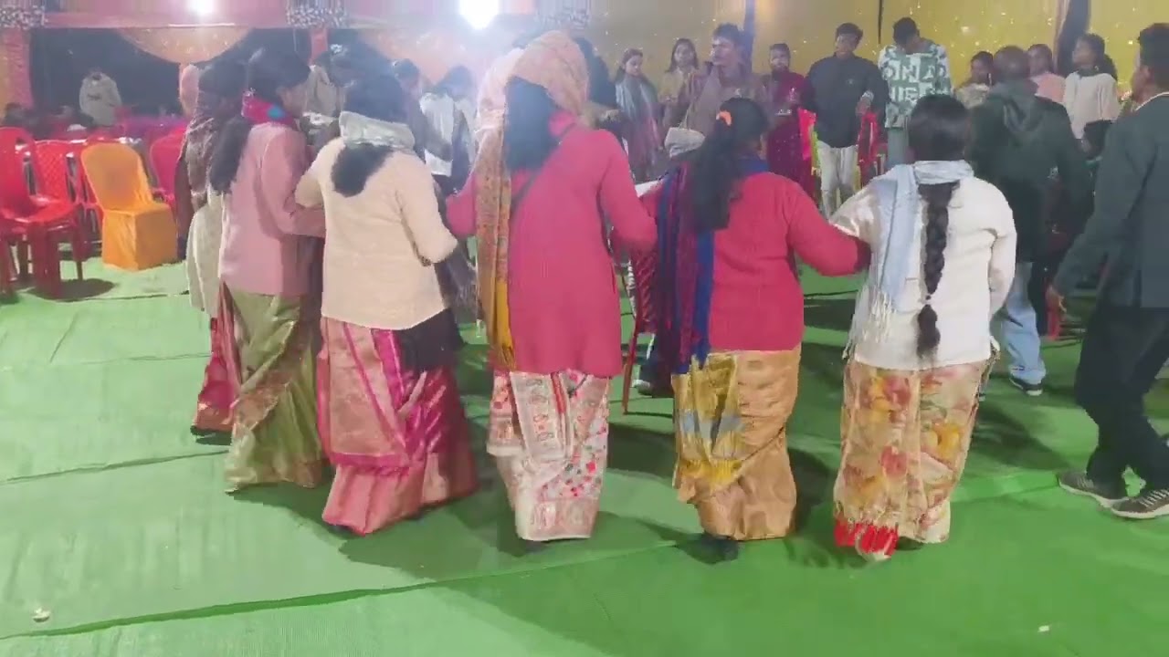 Christian chain dance 03