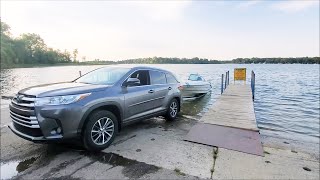 2017 Toyota Highlander XLE Pulling and Launching a 3000lb Boat / Trailer