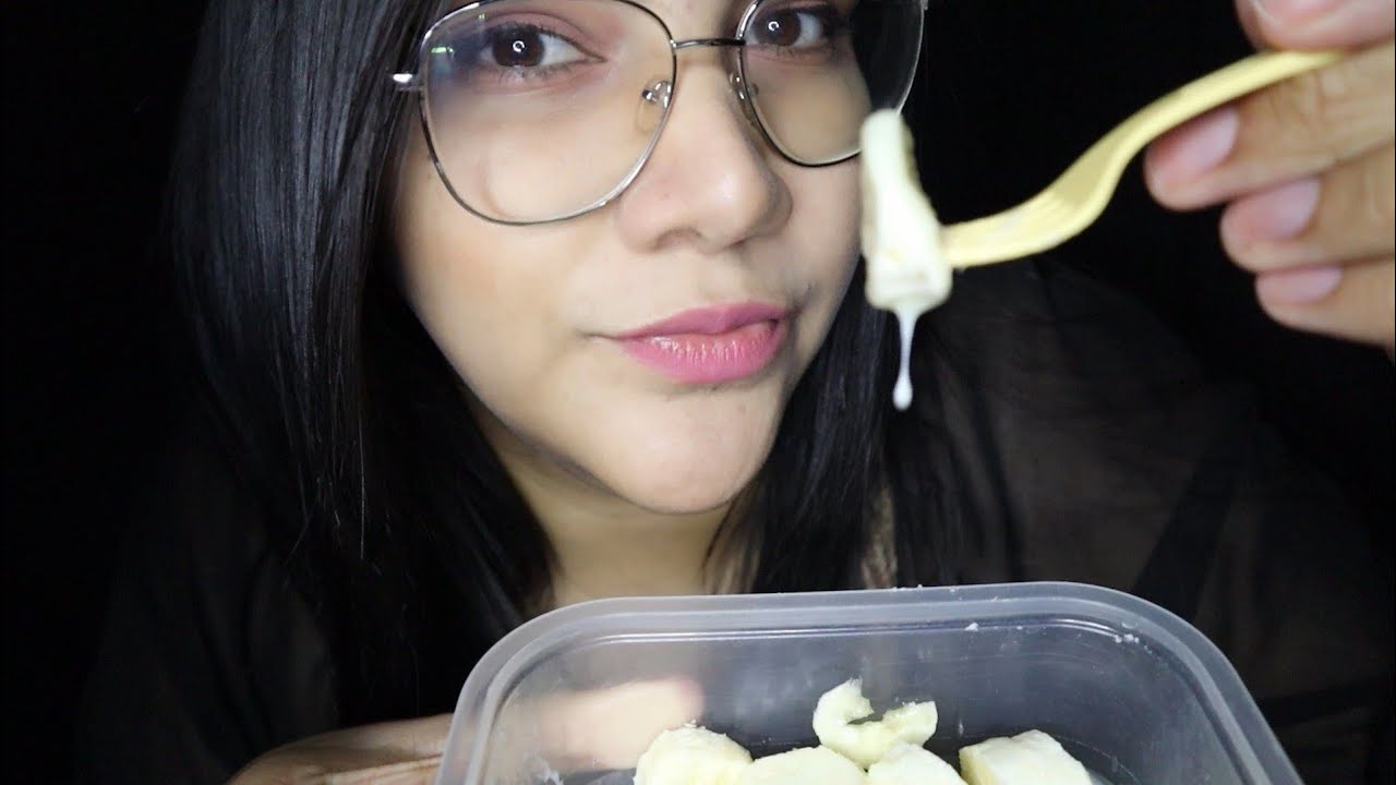ASMR comiendo leche condensada con banana y dedo 