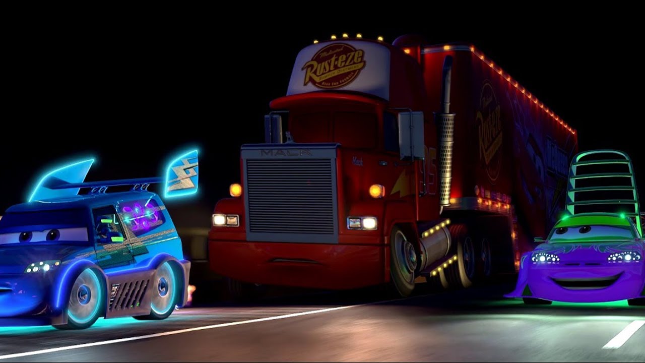 Мак встречает ночных СтритРэйсеров.Молния Маквин пропадает ночью ...