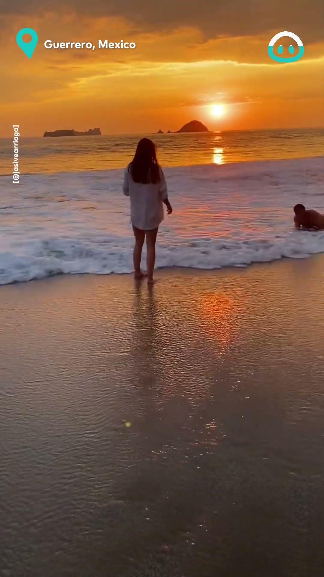 Perfect Sunset Photobomb || ViralHog