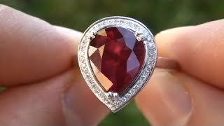 Desperate Housewife Sells Ruby Ring To Make Ends Meet