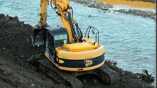 jcb working in dangerous flood and landslides - heavy equipments dangerous works