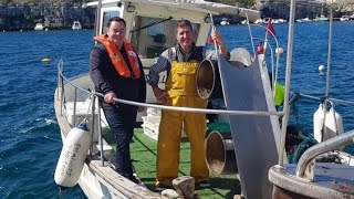 El chef Neven Maguire se embarca con Pescaturismo en Menorca