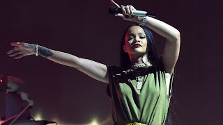 Video thumbnail of "Rihanna - Umbrella Live at Made In America 2016"