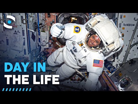 Video: Astronauts Mēģina Ar Roku Pasargāt četrus NLO, Kas Peld Apkārt ISS - Alternatīvs Skats