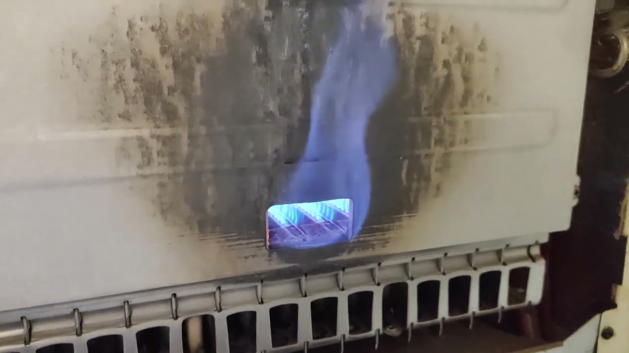 Внимание! Будьте осторожны!  Пожароопасная ситуация! Baxi mainfour,5 лет без сервиса.