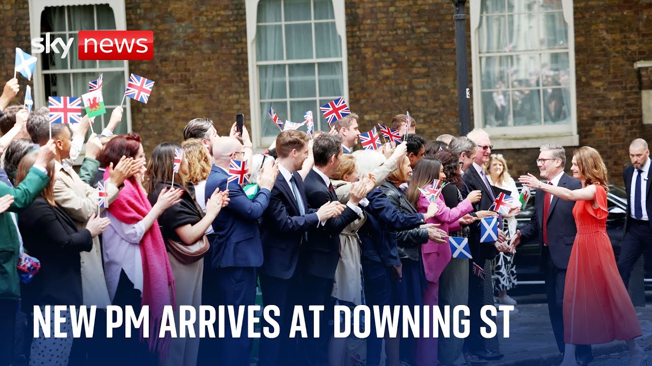 Roaring cheers as Starmer arrives at Downing Street