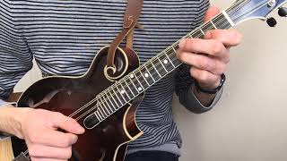 Video thumbnail of "Ookpik Waltz | mandolintutor.com"