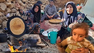 🍳 Enjoying a Delightful Family Breakfast: Nomadic Life in Iran 🌄👨‍👩‍👧‍👦