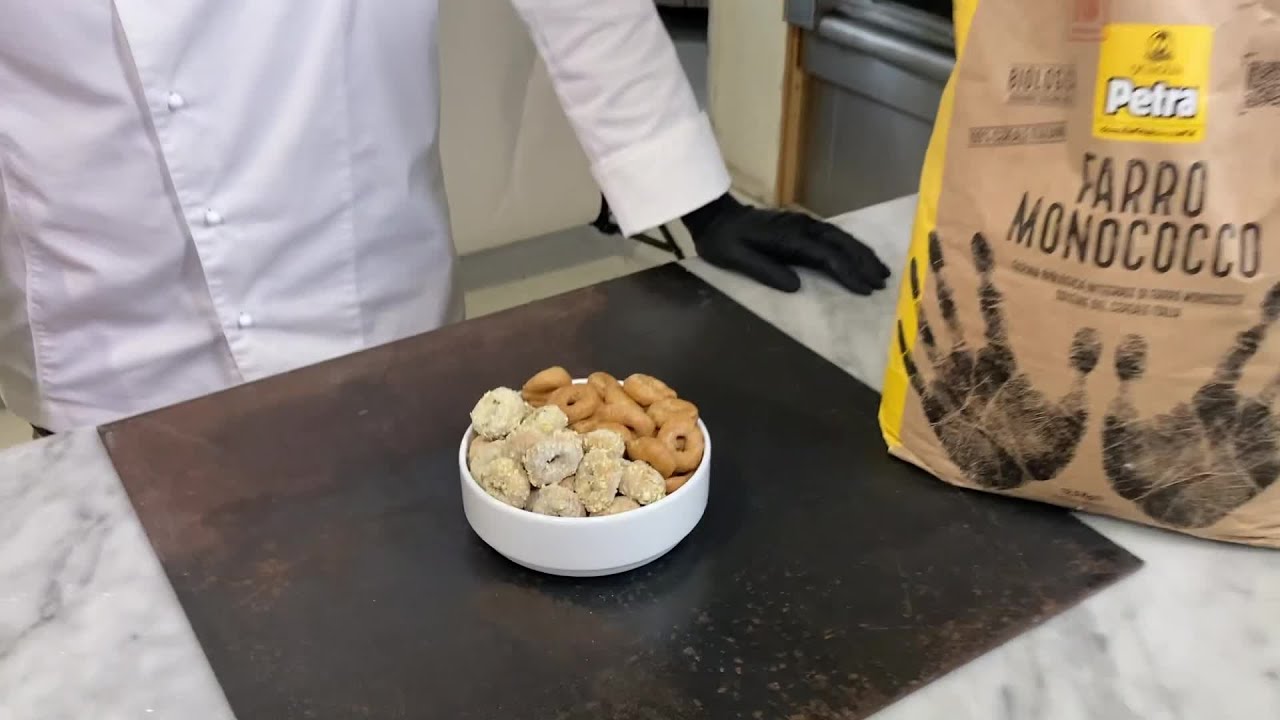 LA FARINIERA: Il tarallo con farina integrale di Farro Monococco Petra 0415