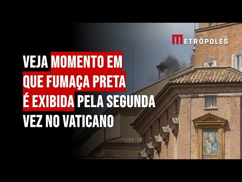 Veja momento em que fumaça preta é exibida pela segunda vez no Vaticano