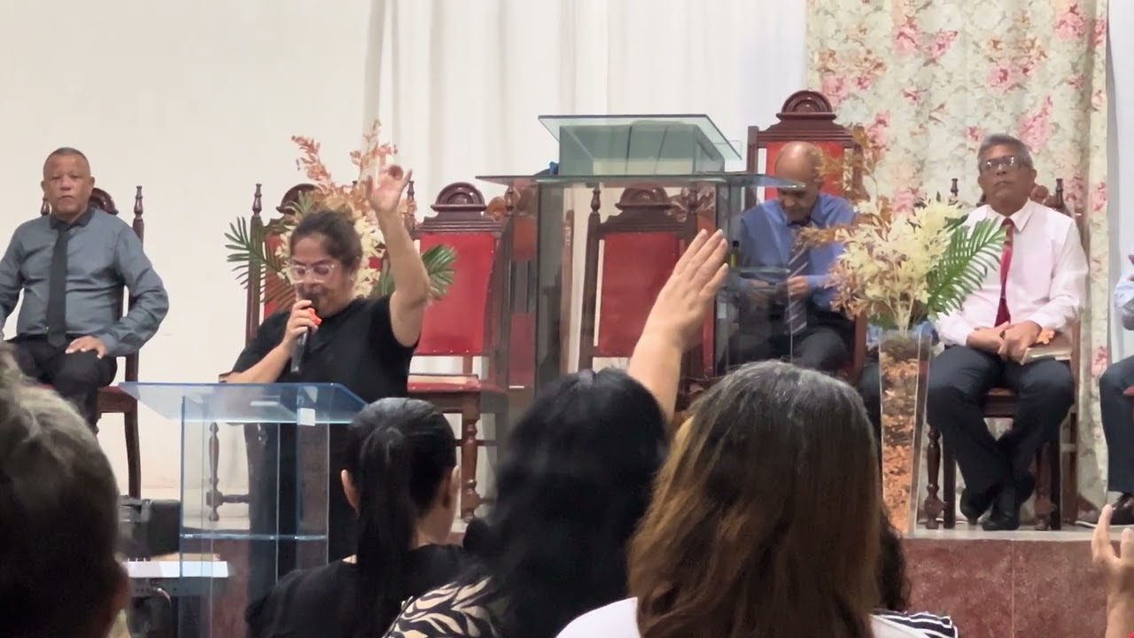 Minha neta Queli Nascimento, canta PENSANDO BEM…