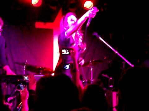 Emily Osment singing Hey Baby at Tattoo Rock Parlo...