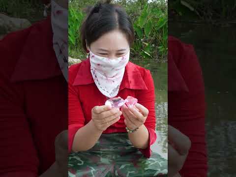 Giant clams, collecting enchanting pink pearls and gemstones