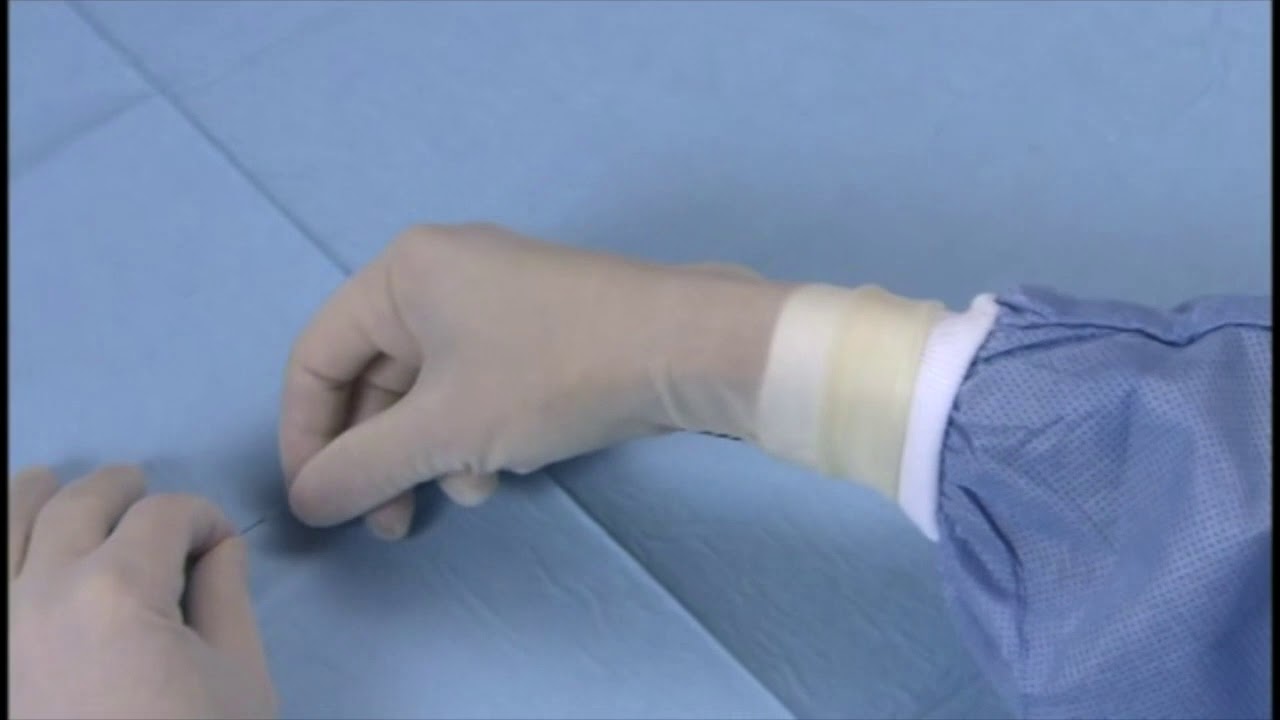 Angioplasty technique: preparation of a balloon catheter (English subtitle)