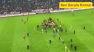 Trabzonspor Fenerbahçe Maçında Taraftar Sahaya İndi! Maç Sonu İstenmeyen Görüntüler Resimi