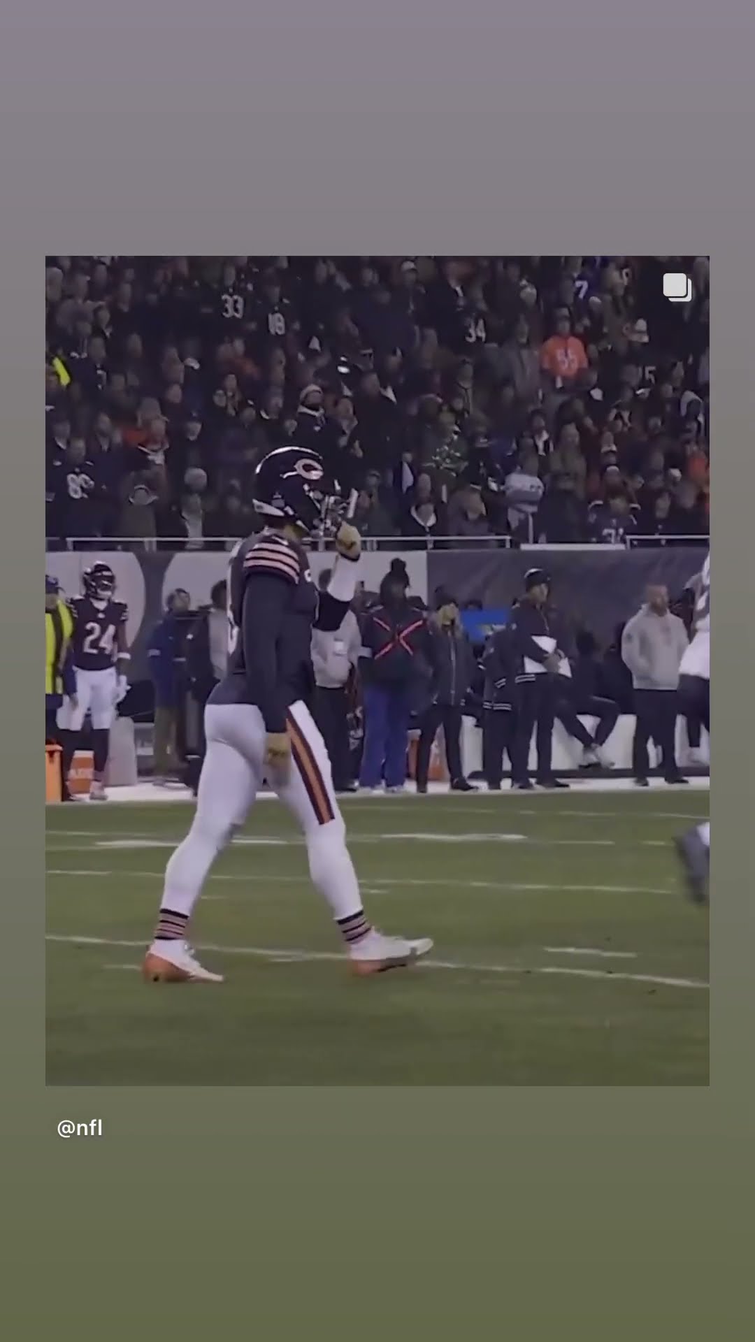 He pointed it out #hoodnews #calebwilliams #chicagobears #seahawks #football #awareness #omg #how
