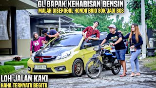 DORONG GL BAPAK2 DITENGAH JALAN MALAH DISENGGOL HONDA BRIO SOK JADI BOS!! Loh kok begini tapi..