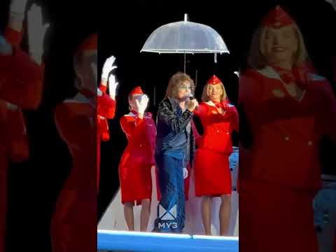 По-настоящему легендарное появление Валерия Леонтьева на «Новой волне»😍