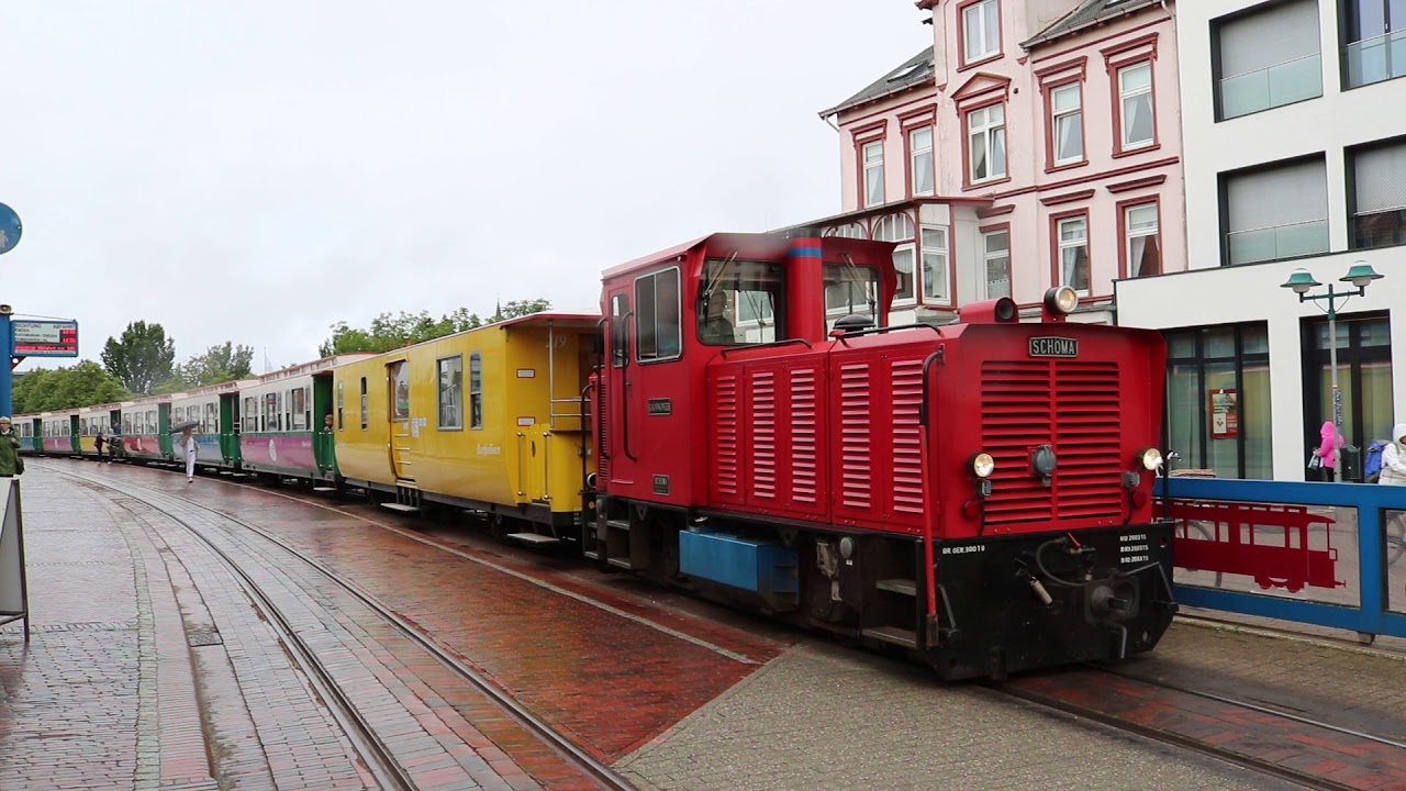 Borkumer-Kleinbahn - Ausfahrt des Personenzuges von Borkum-Bahnhof zum