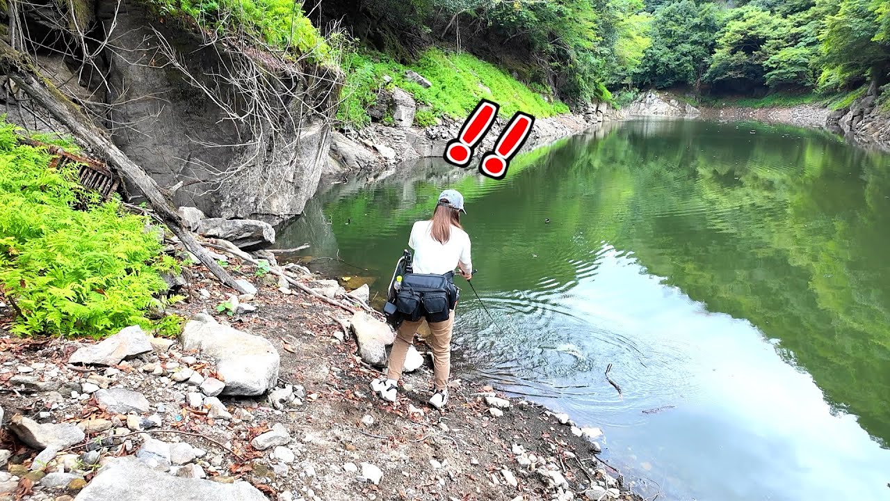 釣りガールのエイトトラップにデカバスがチェイス！