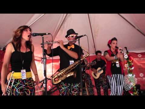 Beebs and Her Money Makers - Warped Tour 2013