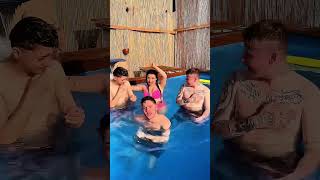 Yeni Efsane Büyük Soru Cevap Videosu Alex Gözde Akgün Ve Kombo Ekibi Havuzda Tiktok Videosu